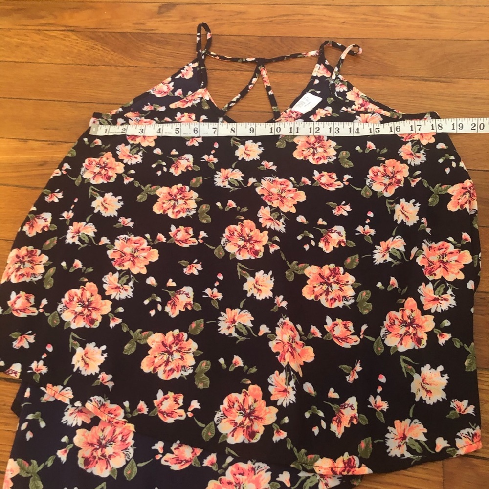 Top - Picture 6 of 9